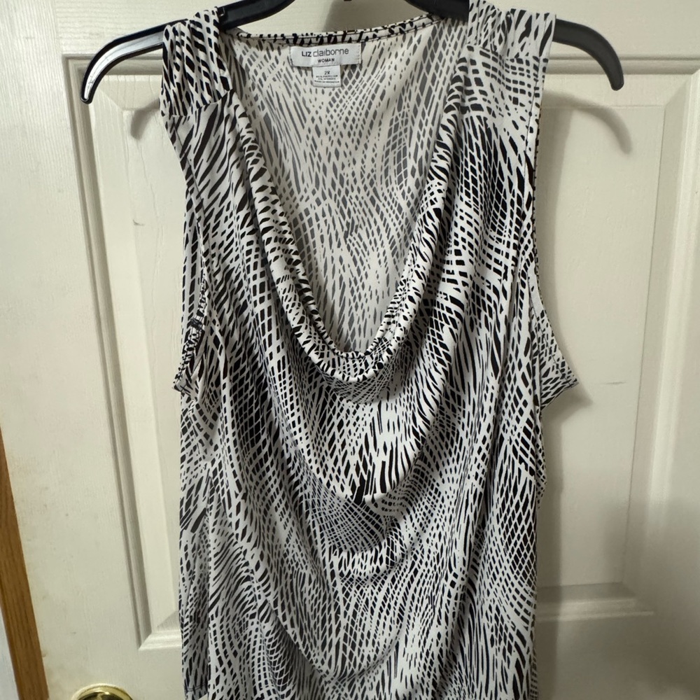 Liz Claiborne Monochrome Patterned Tank Top